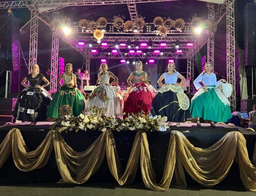 Primeira noite do Jataúba Fest é marcada por atrações culturais e desfile da Renascença